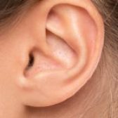 Points noirs dans l’oreille : causes et comment les enlever